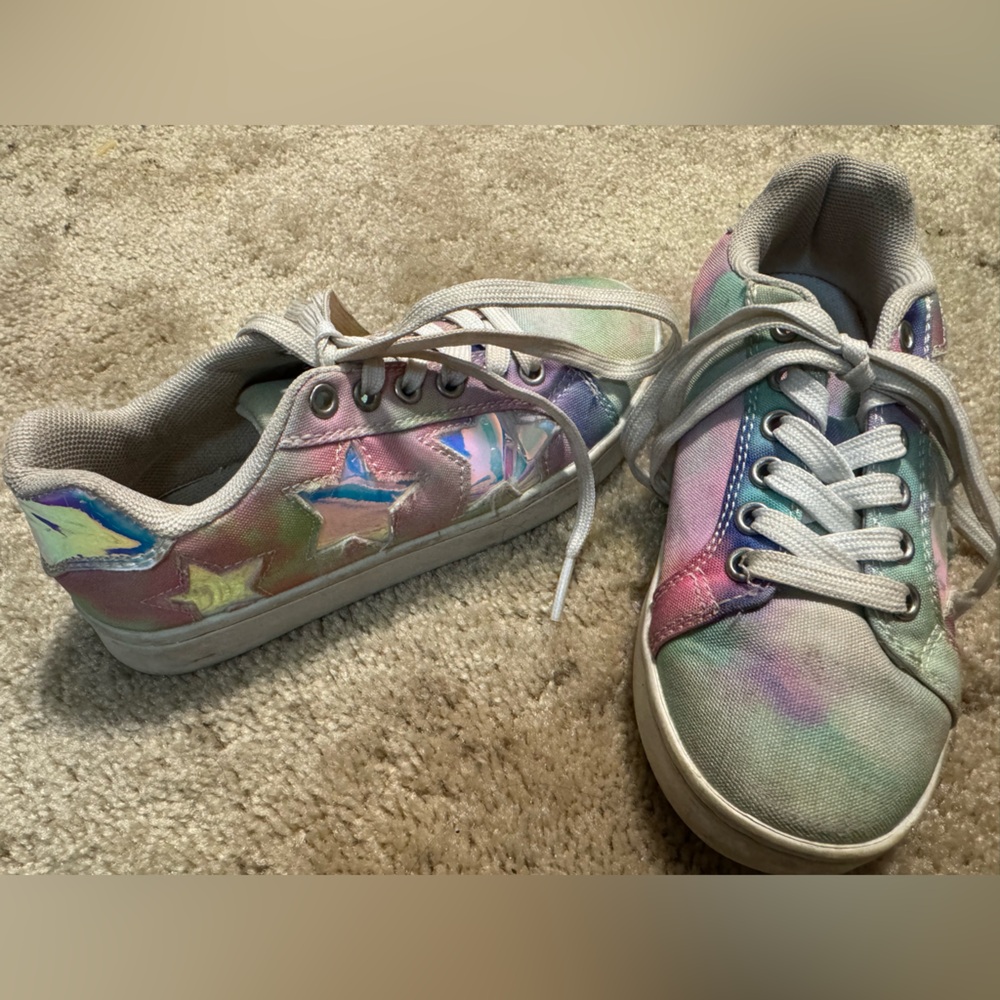 Cupcake brand tennis shoes